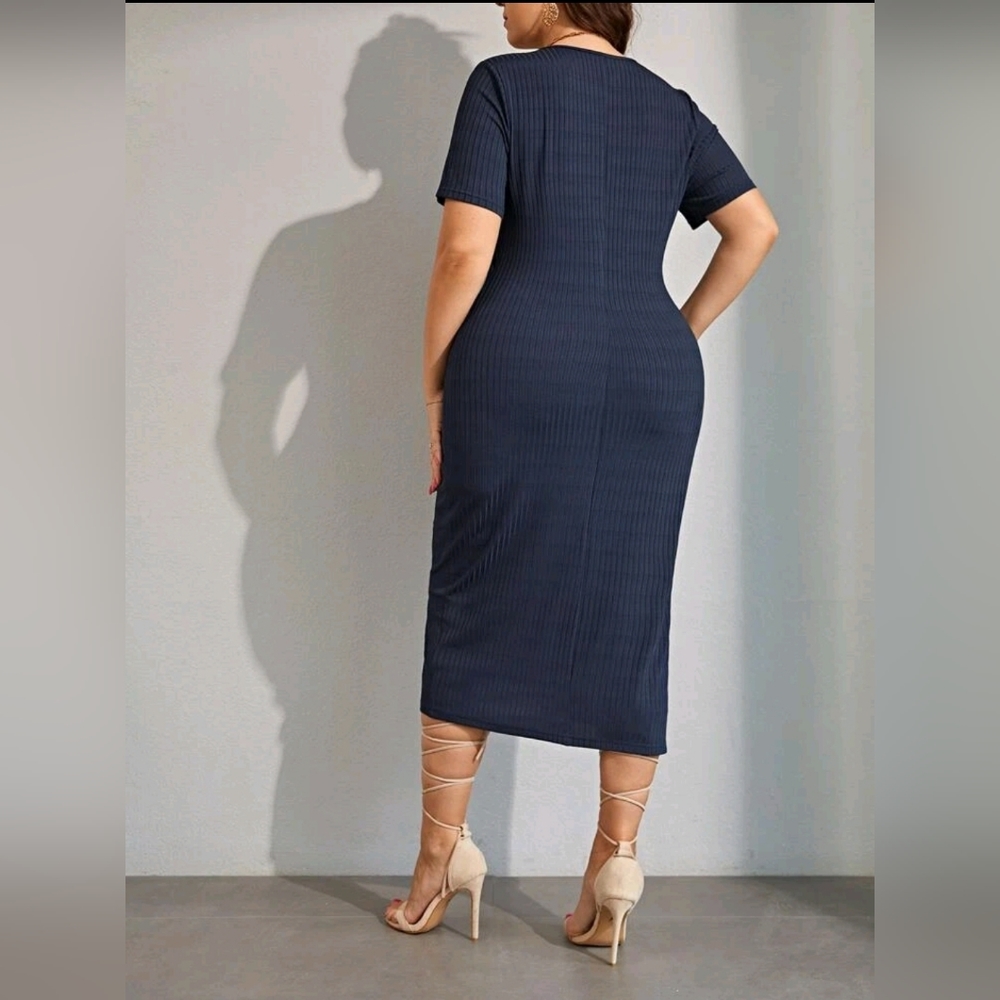Dress - Picture 3 of 3
